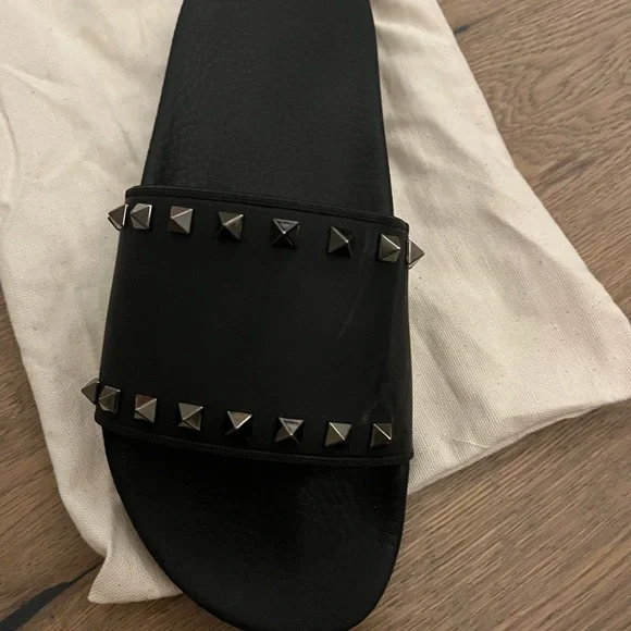 Valentino ROCKSTUD RUBBER SLIDER SANDAL. - Picture 8 of 10